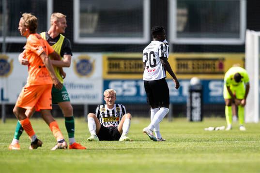 Landskronas Johan Rapp och Xavier Odhiambo deppar