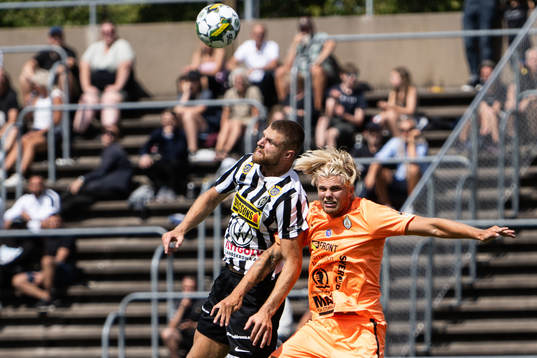 Landskronas Erik Hedenquist och AFC Eskilstunas Mattis