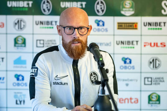 Landskronas assisterande tränare Max Mölder vid en