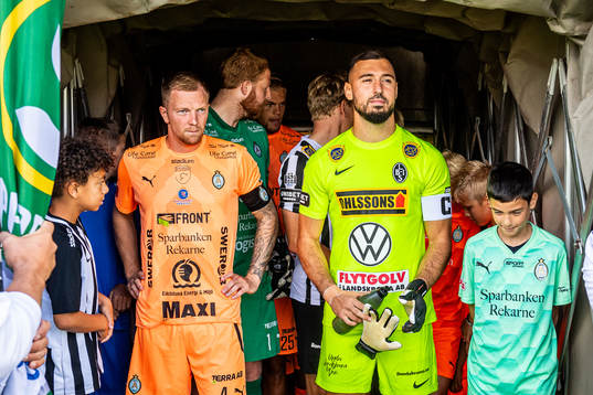 AFC Eskilstunas Jesper Modig och Landskronas målvakt Amr