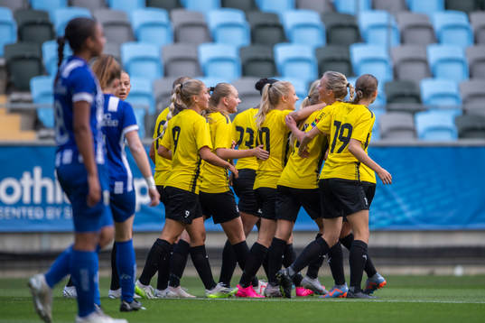 Häcken spelare jublar