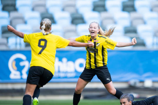 Häckens Louise Ryttinger jublar