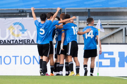 CD Inter Vista Alegres spelare jublar