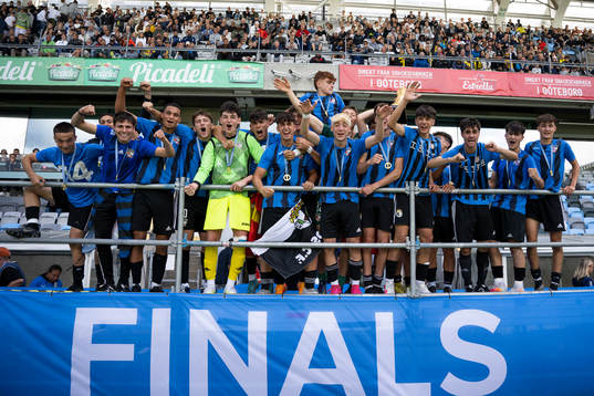 CD Inter Vista Alegres spelare jublar