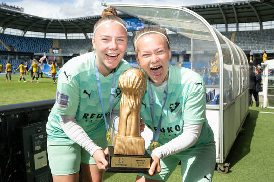 SV Eutingens  två målvakter jublar