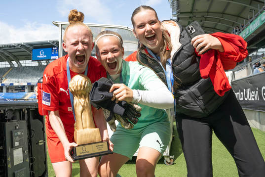 Spelare i SV Eutingen jublar