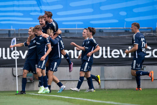 Spelarna i Utsikten jublar