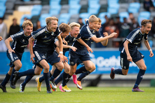 Spelarna i Utsikten jublar