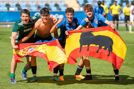 Spelare i CD Inter Vista Alegre firar