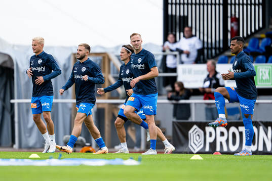 Värnamos spelare värmer upp