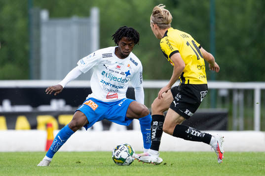 Värnamos Frank Junior Agyei och Häckens Pontus Dahbo