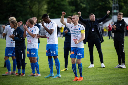 Värnamos Freddy Winsth jublar