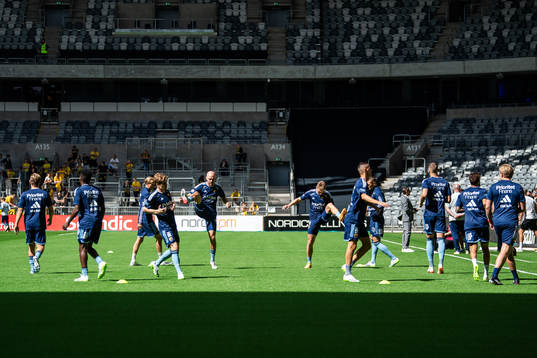 Djurgårdens spelare värmer upp