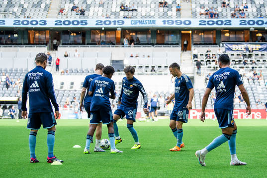 Djurgårdens spelare värmer upp