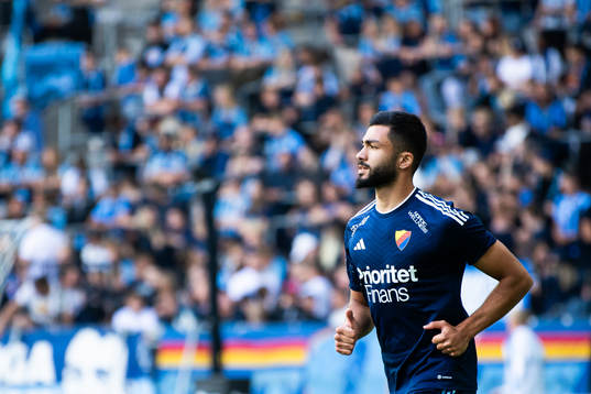 Djurgårdens Musa Gurbanli värmer upp