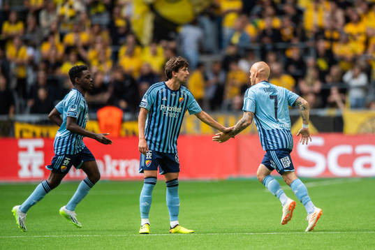 Djurgårdens Magnus Eriksson byts in