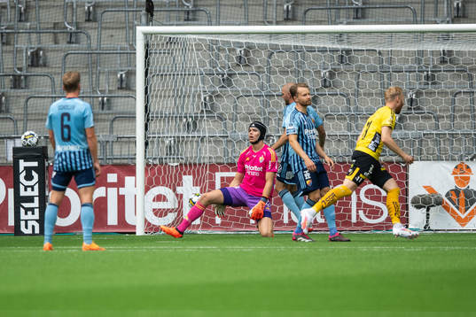 Djurgårdens målvakt Jacob Widell Zetterström deppar
