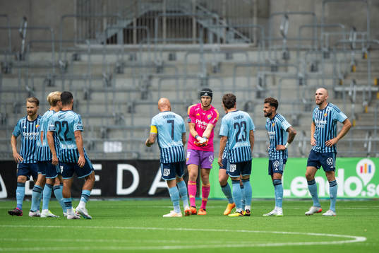 Djurgårdens Magnus Eriksson och målvakt Jacob Widell