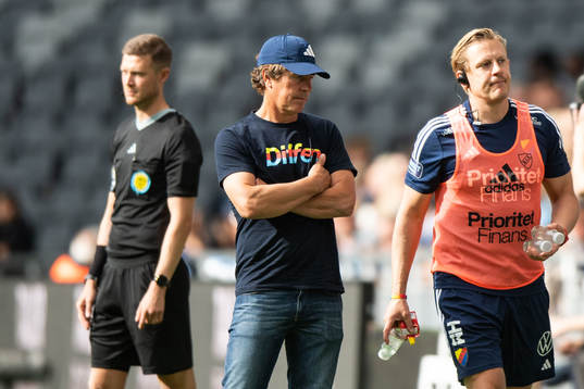 Djurgårdens tränare Thomas Lagerlöf deppar