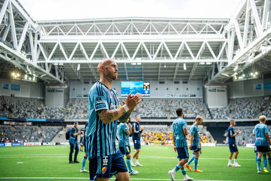 Djurgårdens Magnus Eriksson tackar publiken