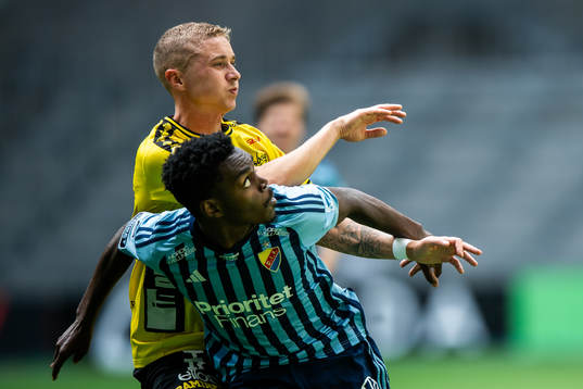 Elfsborgs Sebastian Holmen och Djurgårdens Joel Asoro