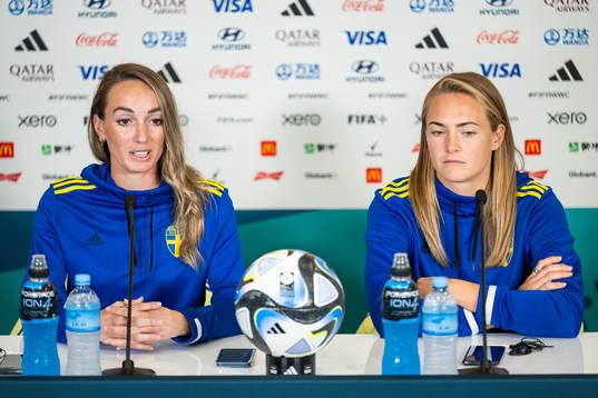 Kosovare Asllani and Magdalena Eriksson of the Swedish