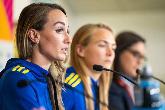 Kosovare Asllani and Magdalena Eriksson of the Swedish