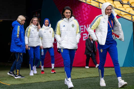 goalkeeper Zecira Musovic and Fridolina Rolfö of the