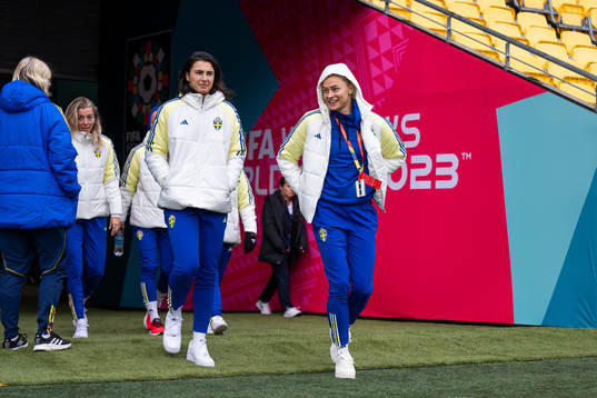 goalkeeper Zecira Musovic and Fridolina Rolfö of the