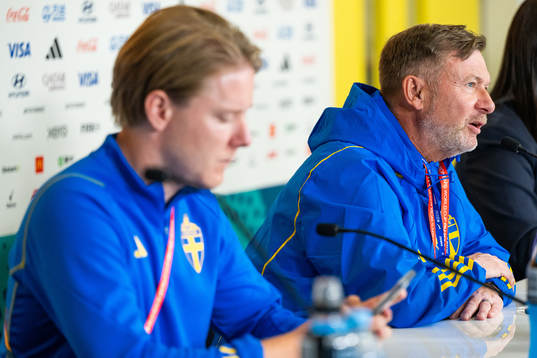 Press officer Fredrik Madestam and head coach Peter