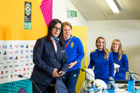 Press officer Fredrik Madestam, Kosovare Asllani and