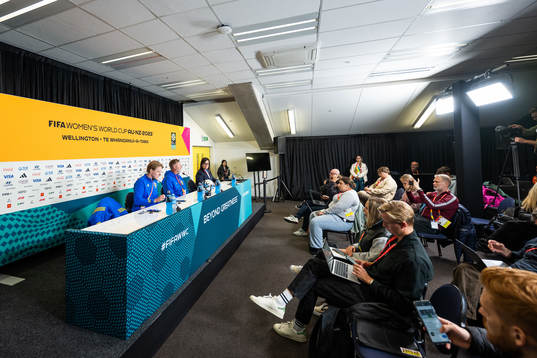 Press officer Fredrik Madestam and head coach Peter