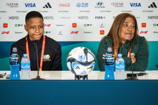Refiloe Jane and head coach Desiree Ellis of the South