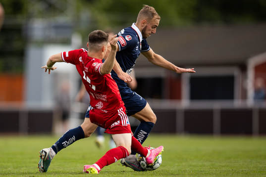 Skövde AIKs Isak Bjerkebo och Örgrytes Amel Mujanic