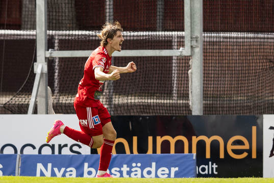 Skövde AIKs Hugo Engström jublar