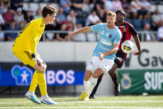 Gefles Leo Englund mot Östersunds Andrew Robert Mills och