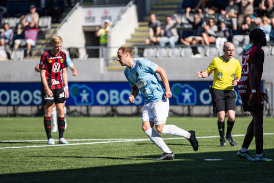 Gefles Oscar Lundin jublar