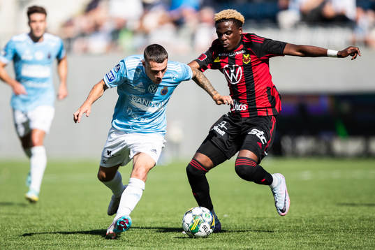 Gefles Adrian Edqvist och Östersunds Calvin Kabuye