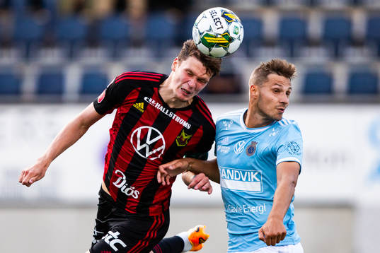 Östersunds Myroslav Mazur och Gefles Adrian Edqvist