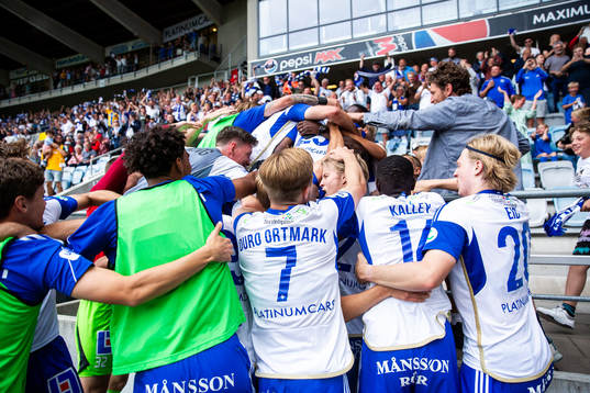 IFK Norrköpings spelare jublar