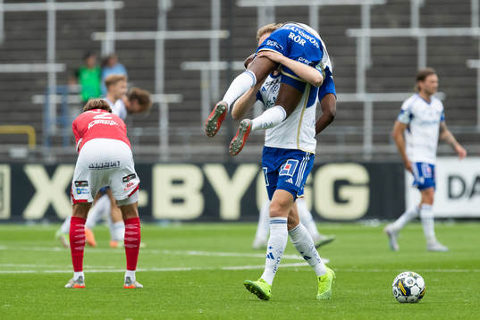 IFK Norrköpings Maic Sema blir ivägburen