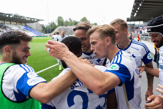 IFK Norrköpings Jacob Ortmark jublar med Maic Sema