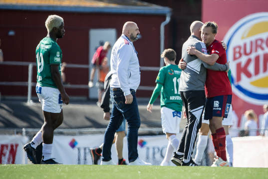 Östers spelarna jublar