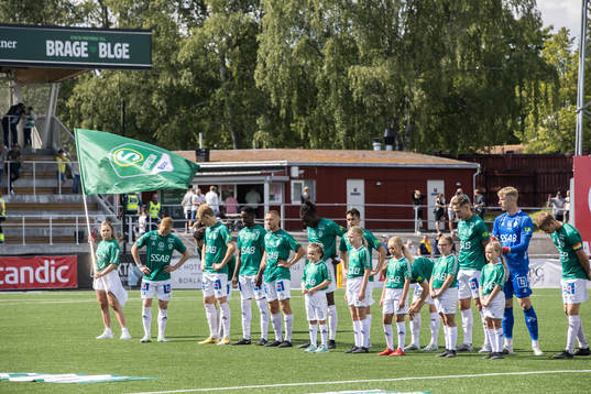 Lineup Brages spelare innan fotbollsmatchen i Superettan