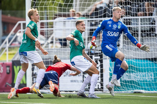 Brages Henry Sletsjøe och Pontus Rödin och målvakt