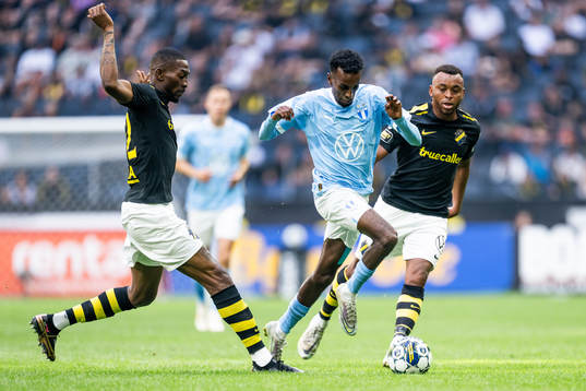 AIKs Aboubakar Keita och Abdussalam Magashy mot Malmö FFs