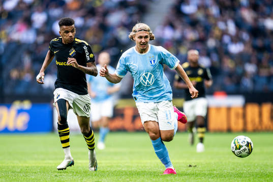AIKs Rui Modesto och Malmö FFs Sebastian Nanasi
