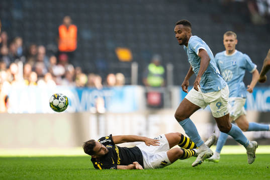 AIKs Sotirios Papagiannopoulos och Malmö FFs Isaac Kiese