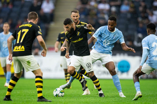 AIKs Jimmy Durmaz och Malmö FFs Isaac Kiese Thelin