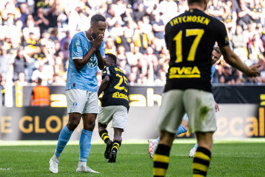Malmö FFs Isaac Kiese Thelin deppar